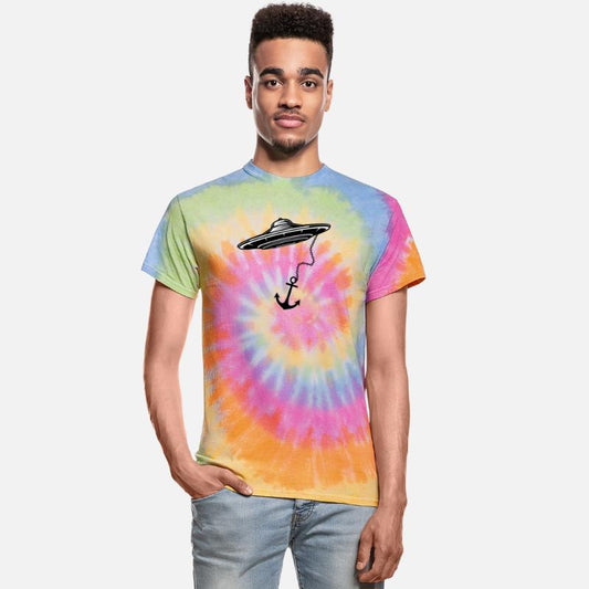 Aliens in flying saucer looking for an anchor spot