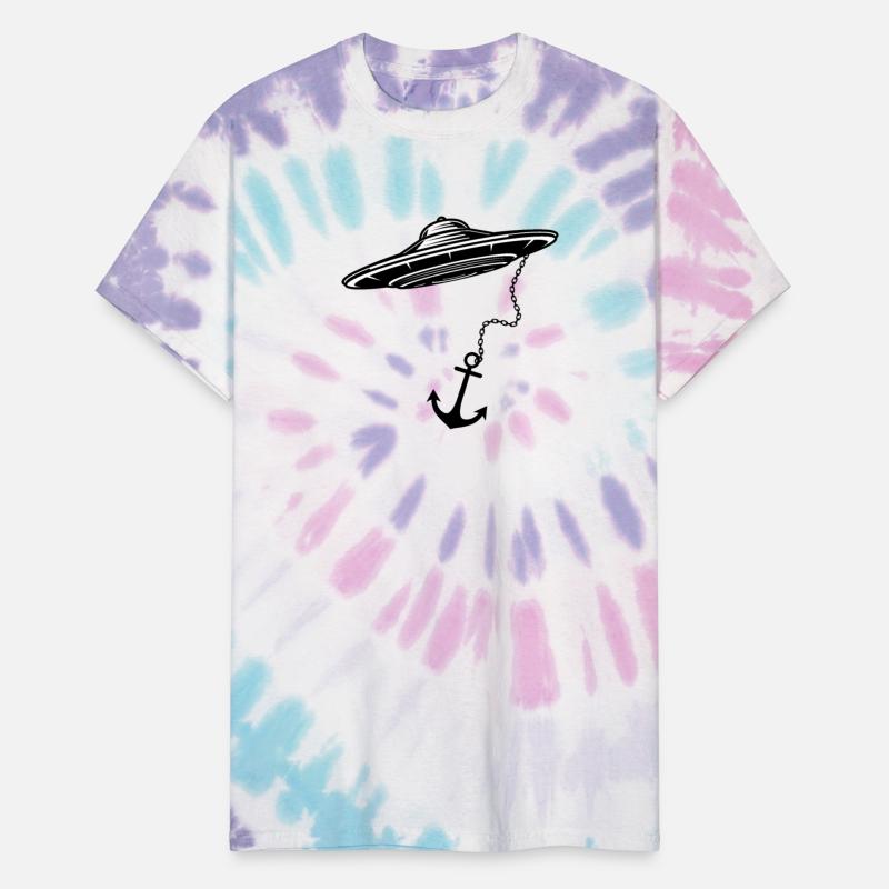 Aliens in flying saucer looking for an anchor spot