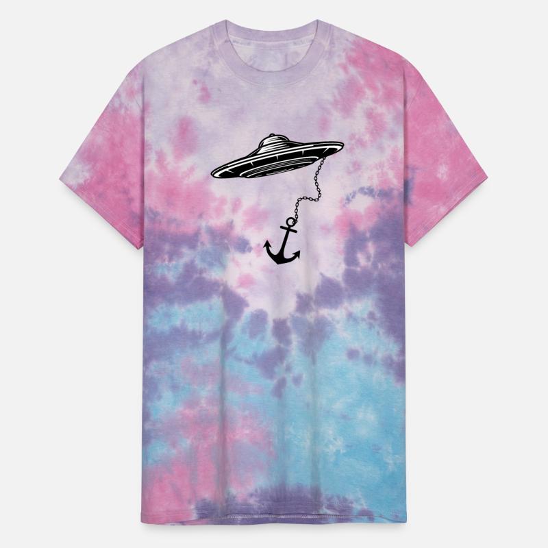 Aliens in flying saucer looking for an anchor spot