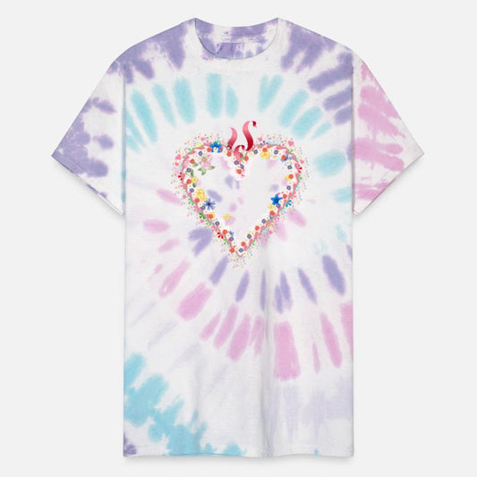 Gingerbread heart shape with icing and bow